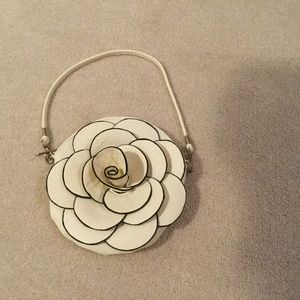 Flower clutch